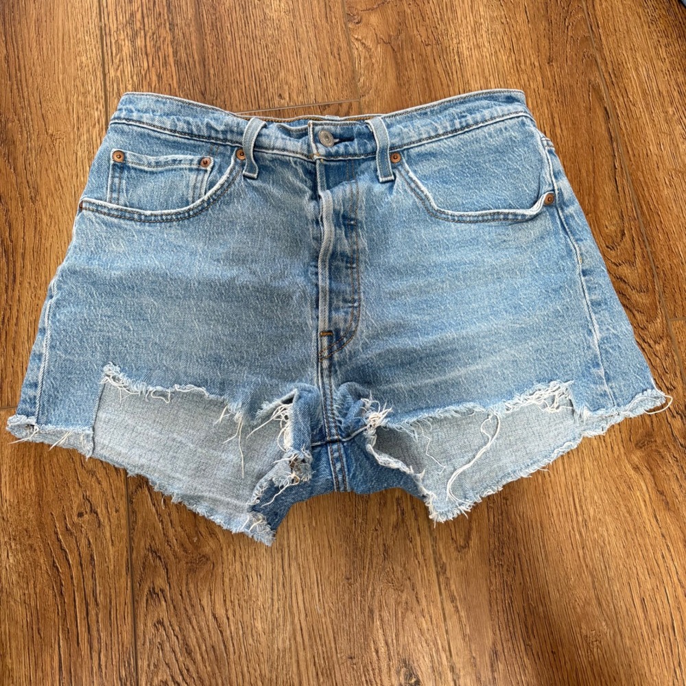 Levi's 501 Distressed Denim Cut Off Jean Shorts Cotton Women 30 light wash